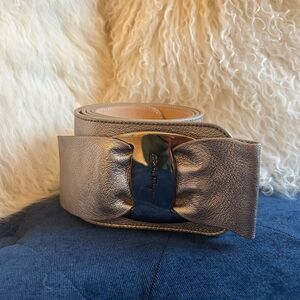 Salvatore Ferragamo
Leather Waist Belt size 100